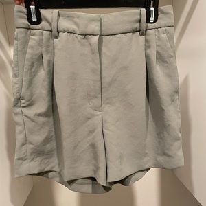 Aritzia Effortless Shorts 5in